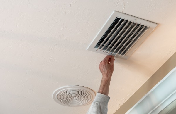 adjusting ceiling air vent
